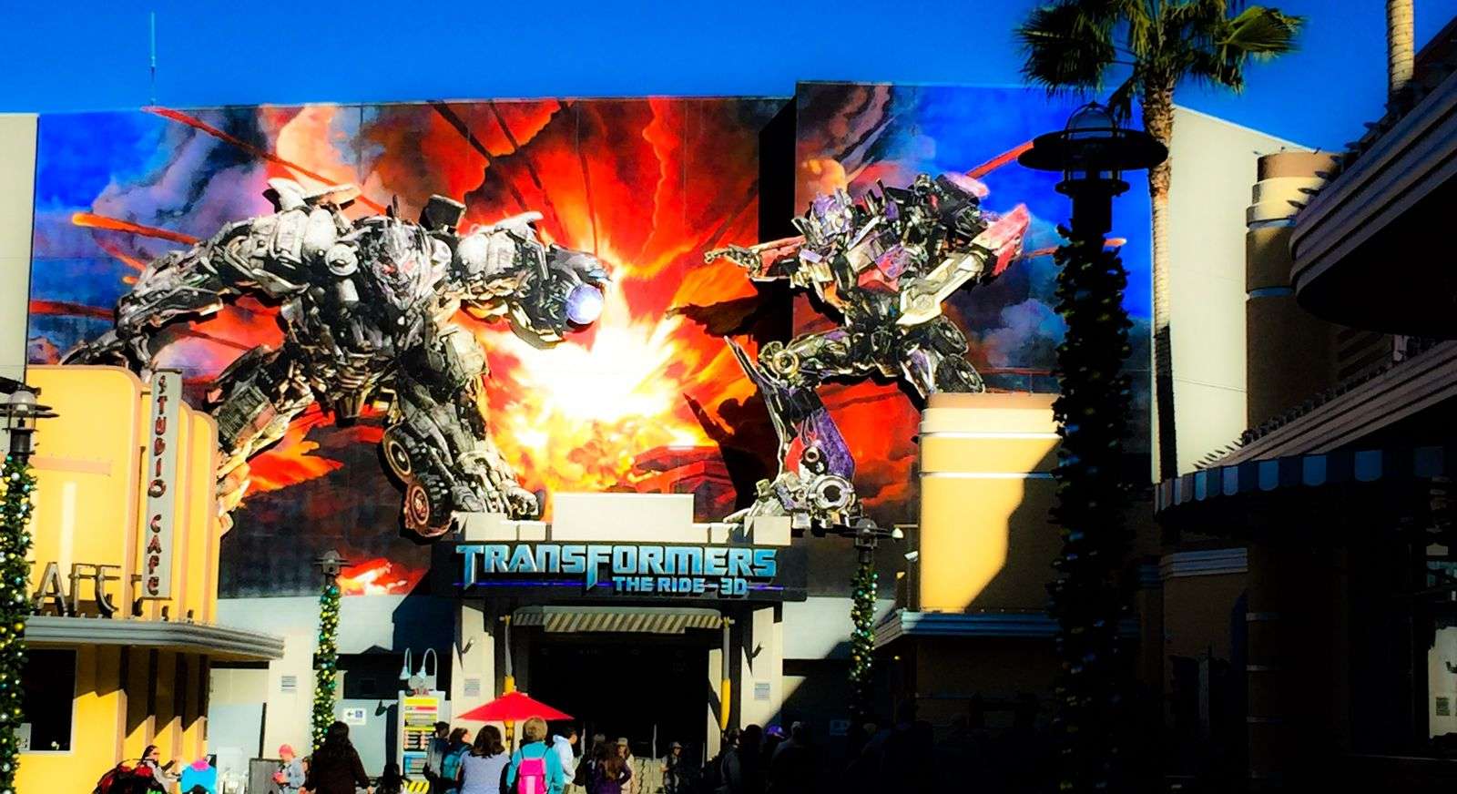 Transformers-in-Universal-Studios-Hollywood-in-Los-Angeles