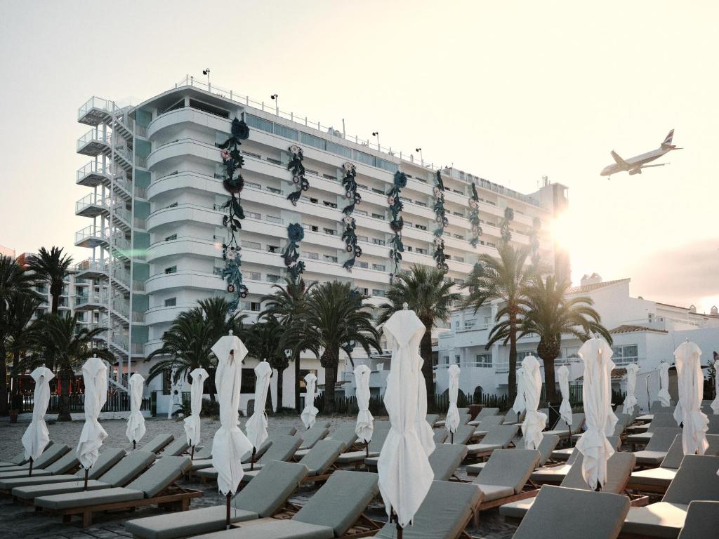 The Best Hotels in Ibiza Ushuaïa-Ibiza-BeachHotel