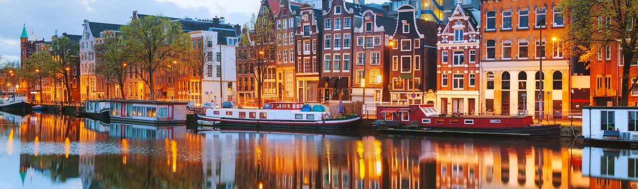 The-Charm-of-the-Canals-Amsterdam