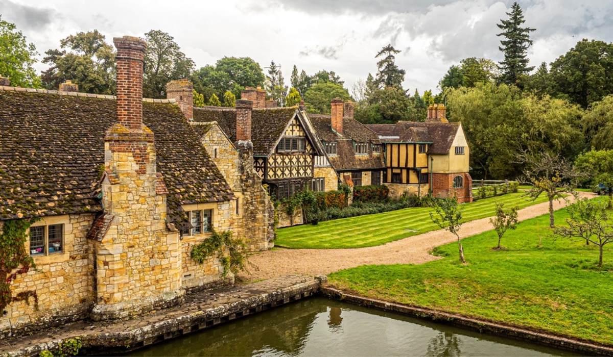 Best Places to Visit in United Kingdom Bath-Located-in-the-southwest-of-England