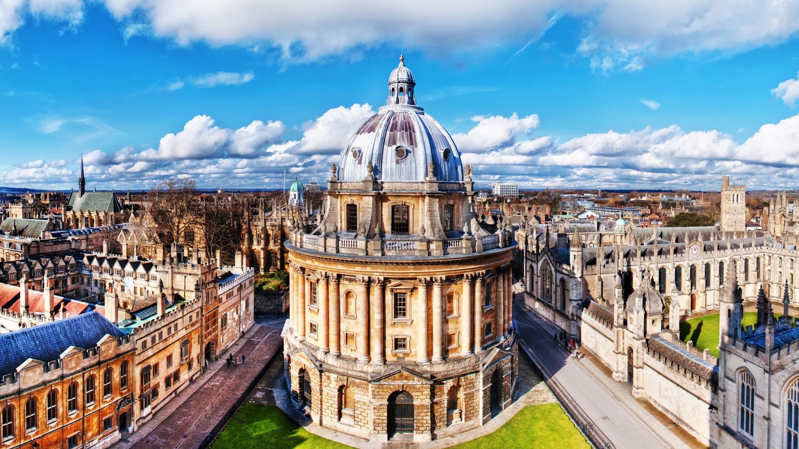 Best Places to Visit in United Kingdom Oxford-Known-as-the-City-of-Dreaming- Spires-Best-Places-to-Visit-in-United-Kingdom