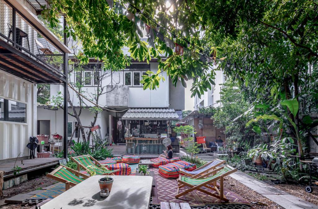 The-Yard-Hostes-Bangkok-Thailand