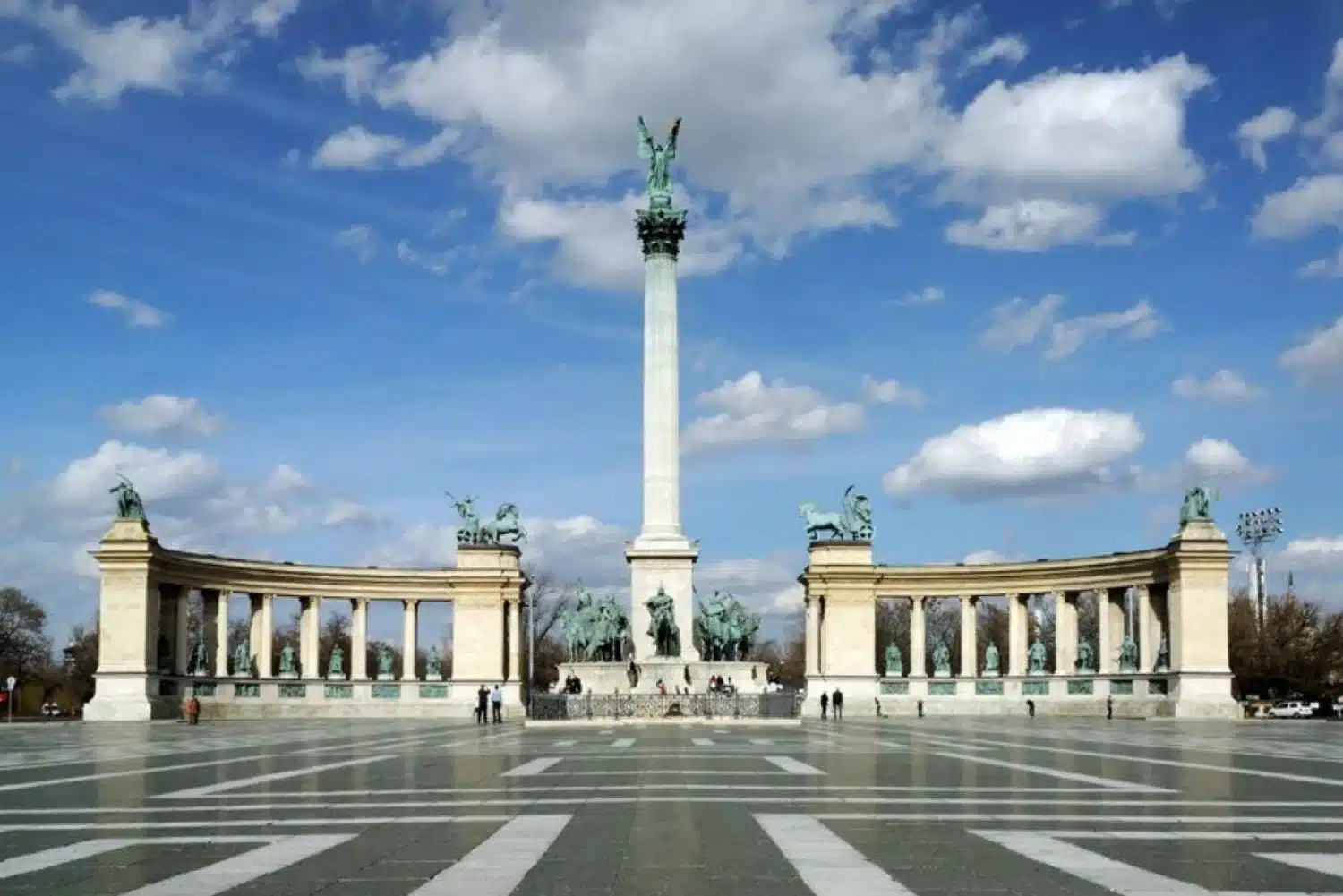 Admiring-the-Grandeu- of-Heroes'-Square-in-Budapest