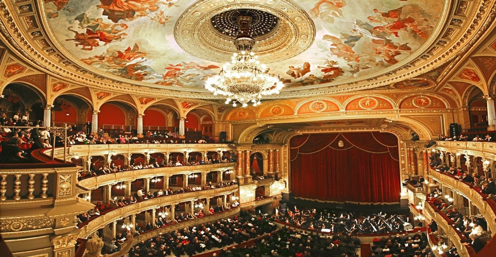 Attendin- a-Performance-at-the-Renowned-Hungarian-State-Opera-House