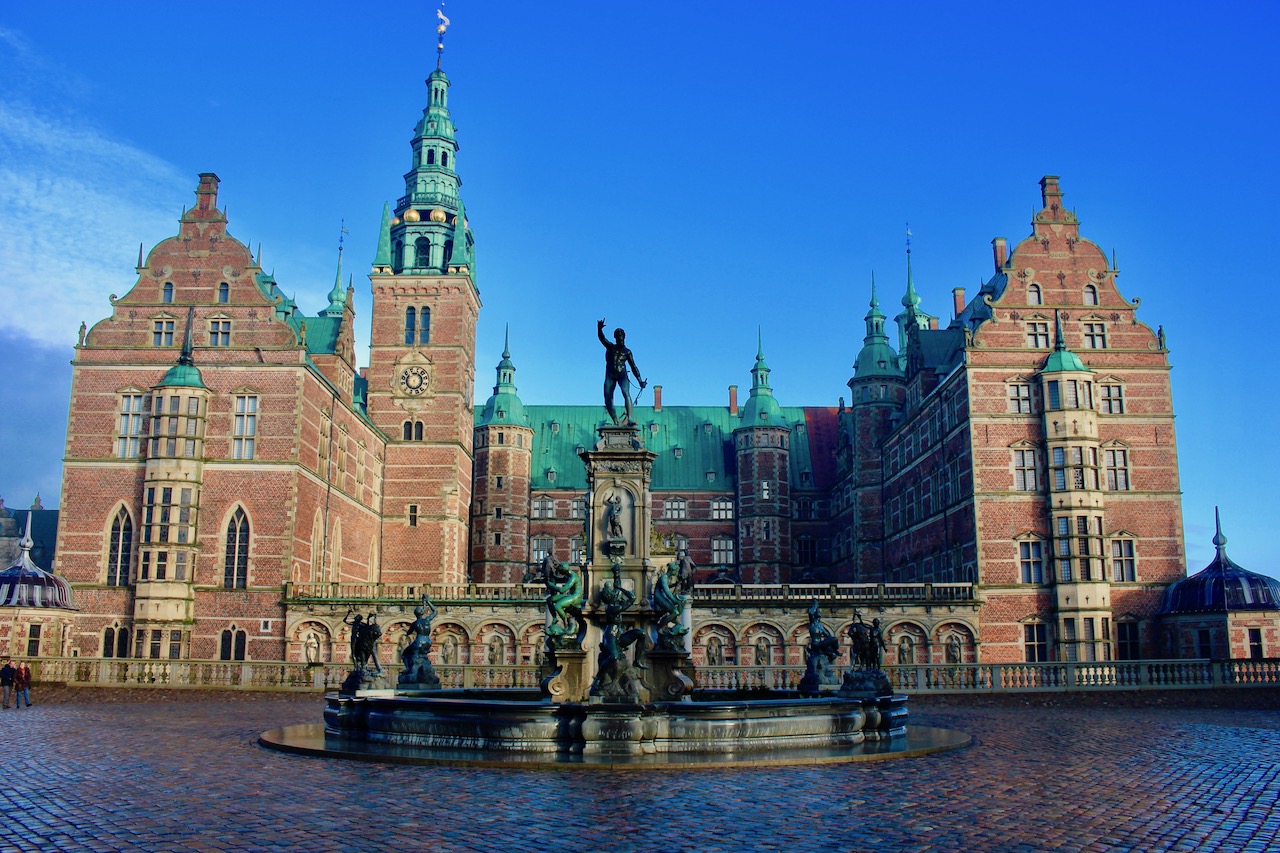 Frederiksborg-Castle-denmark1-Best-Tourist-Attractions-in-Denmark